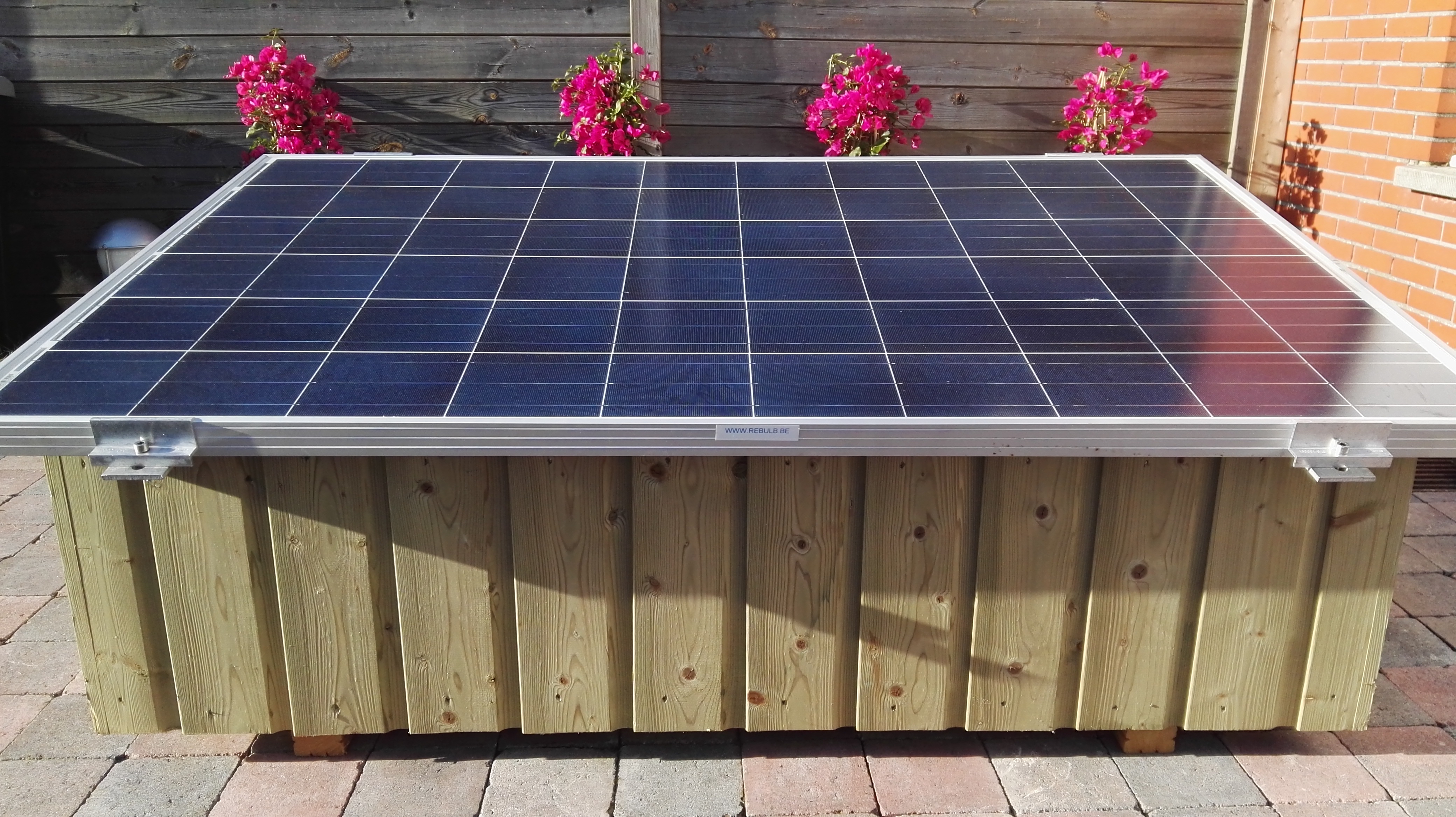 Solar off grid box